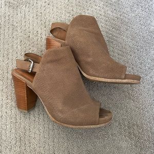 Gentle souls by Kenneth Cole sling back heel